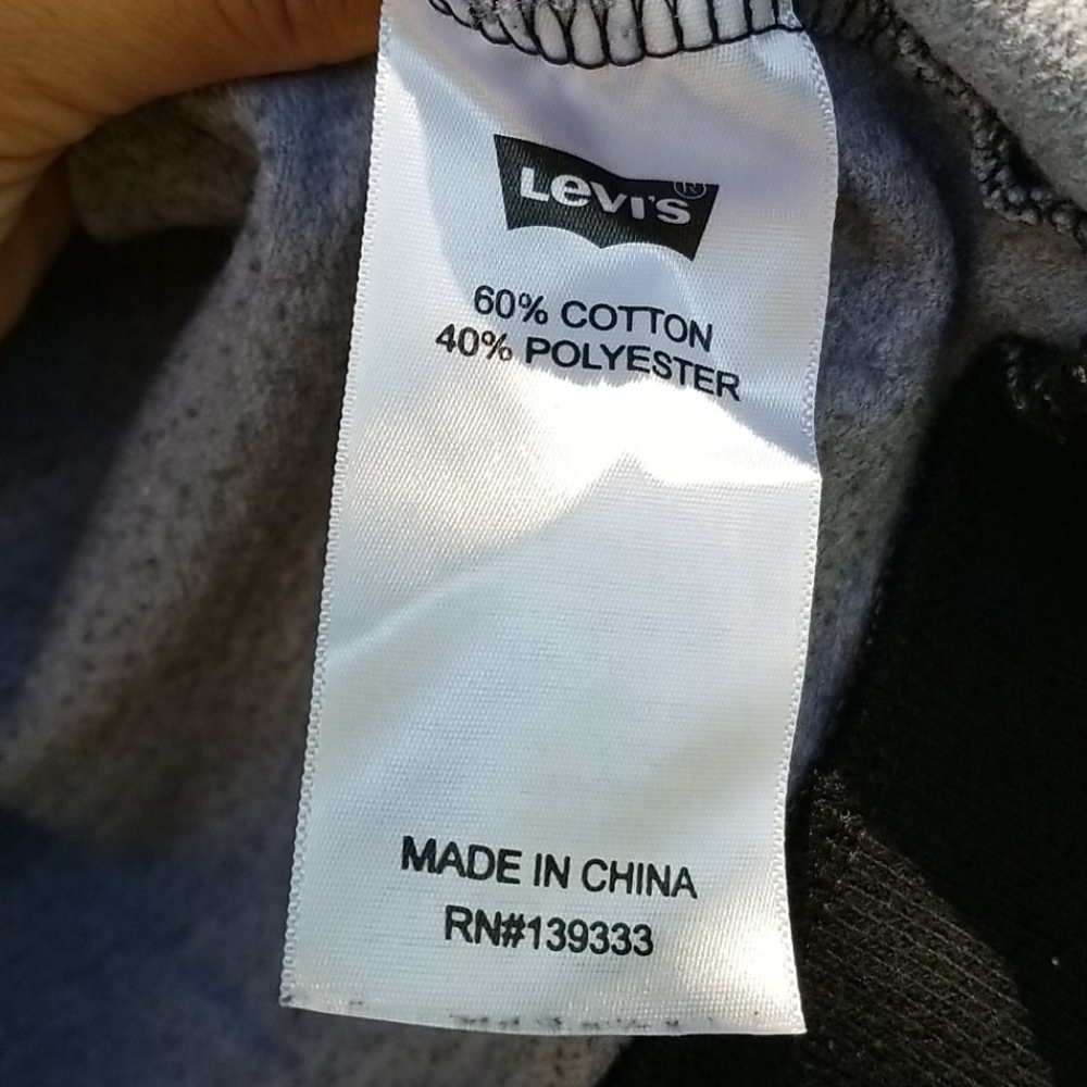 Fashonable Levi's pullover - Picture 6 of 6